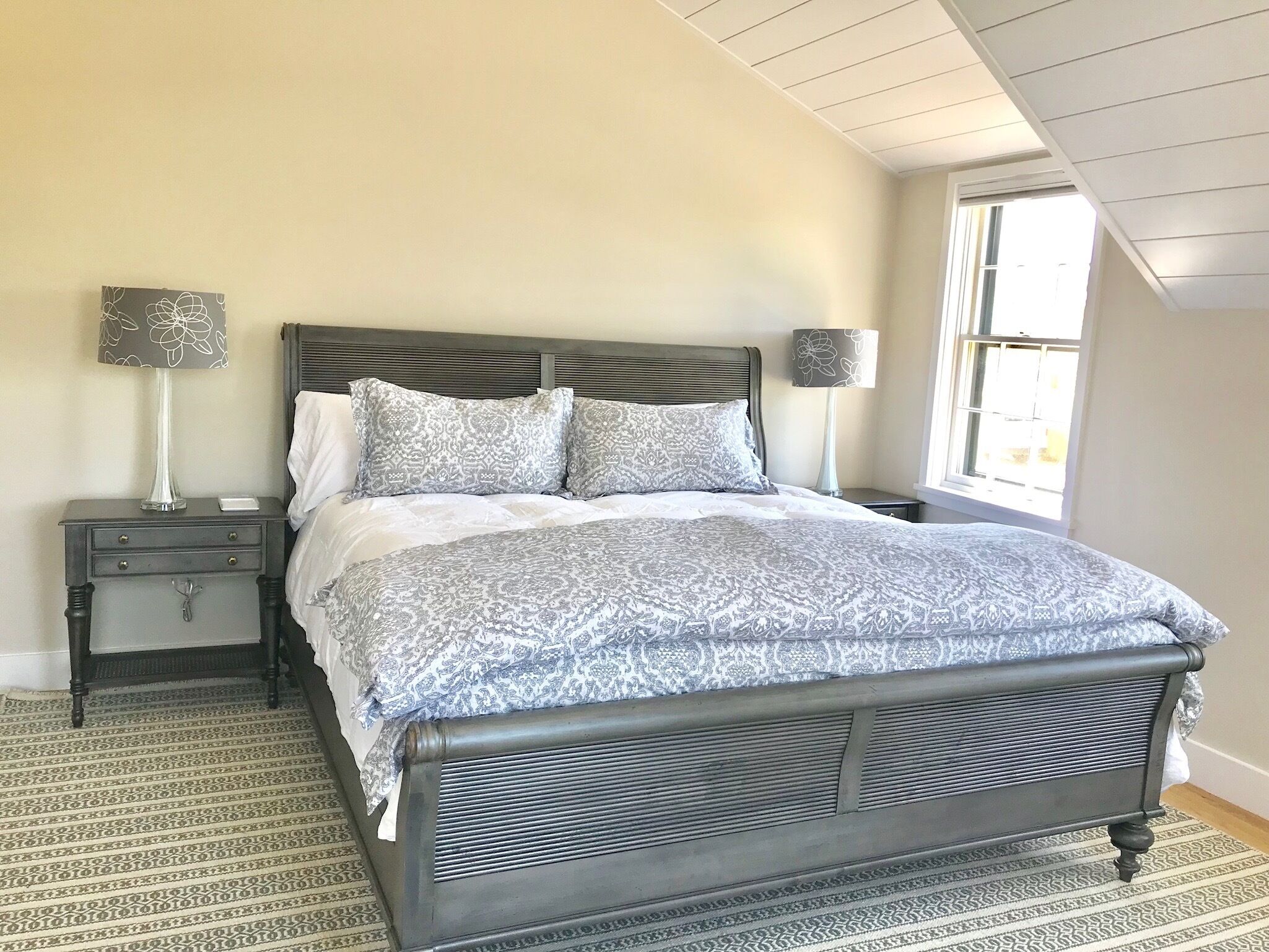 BRAND NEW HOME, POOL + CABANA in Town. 5 bdrm, 6 Full + 2 1/2 Baths. SLEEPS 14