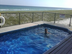 Alberca al aire libre y alberca climatizada