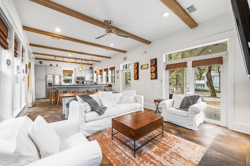 Sleeps 15 Heated Pool Walk to Seaside Roof Top 1 block to Beach + Chairs & Bikes