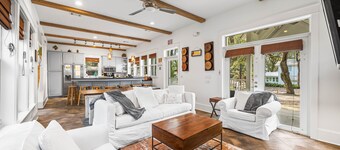 Sleeps 15 Heated Pool Walk to Seaside Roof Top 1 block to Beach + Chairs & Bikes