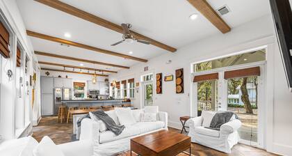 Sleeps 15 Heated Pool Walk to Seaside Roof Top 1 block to Beach + Chairs & Bikes