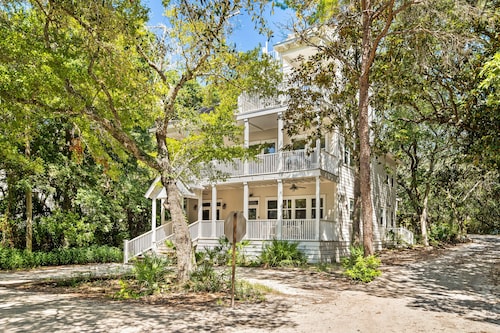 Sleeps 15 Heated Pool Walk to Seaside Roof Top 1 block to Beach + Chairs & Bikes