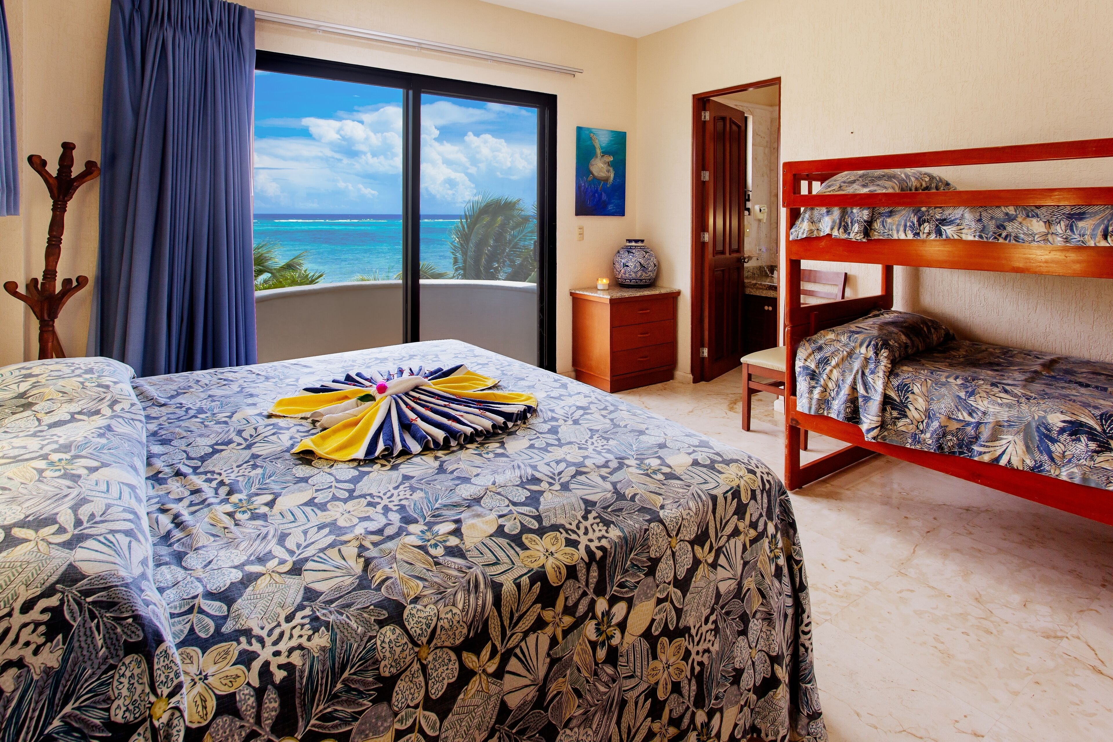 4 slaapkamers, een kluis op de kamer, een strijkplank/strijkijzer