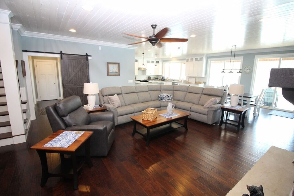 "J&J s Getaway" brand new, high end, modern home with super easy lake access