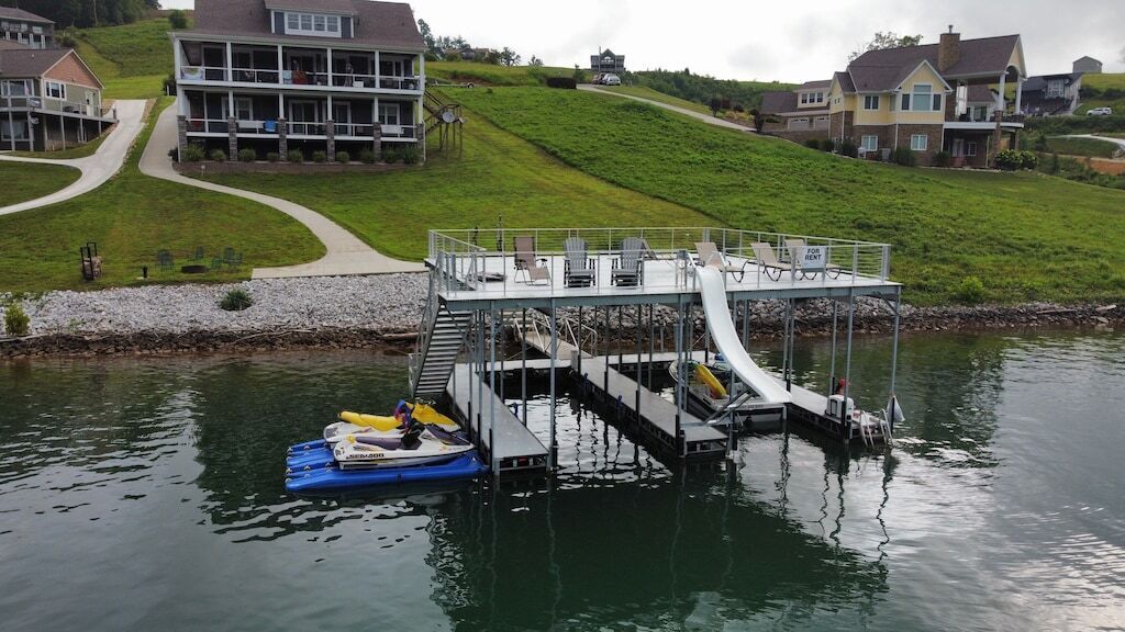 "J&J s Getaway" brand new, high end, modern home with super easy lake access