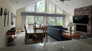 A spacious living area with a dining table, chairs, a sofa, and a fireplace. - Private, Immaculate 4BR/4BA Home—community pool/tennis, minutes to beach/golf (Hilton Head Island)