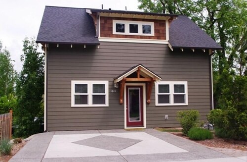 'C' Street Retreat in the Heights License #410