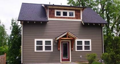 'C' Street Retreat in the Heights License #410