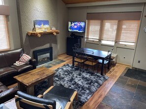 Smart TV, fireplace, DVD player - Best Location Ski In/Out Condo @ Boyne Mountain- Walk To Village (Boyne Falls)