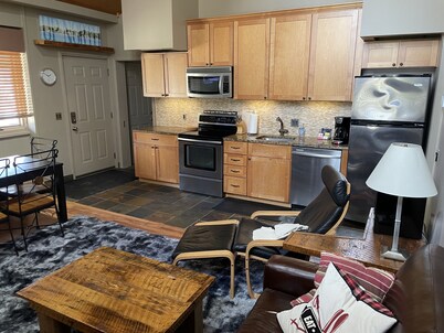 Best Location Ski In/Out Condo @ Boyne Mountain- Walk To Village