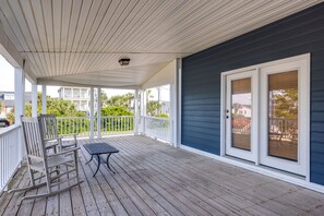 Terrace/patio - Charleston Coast Vacations "Seascape Wonder" (Folly Beach)