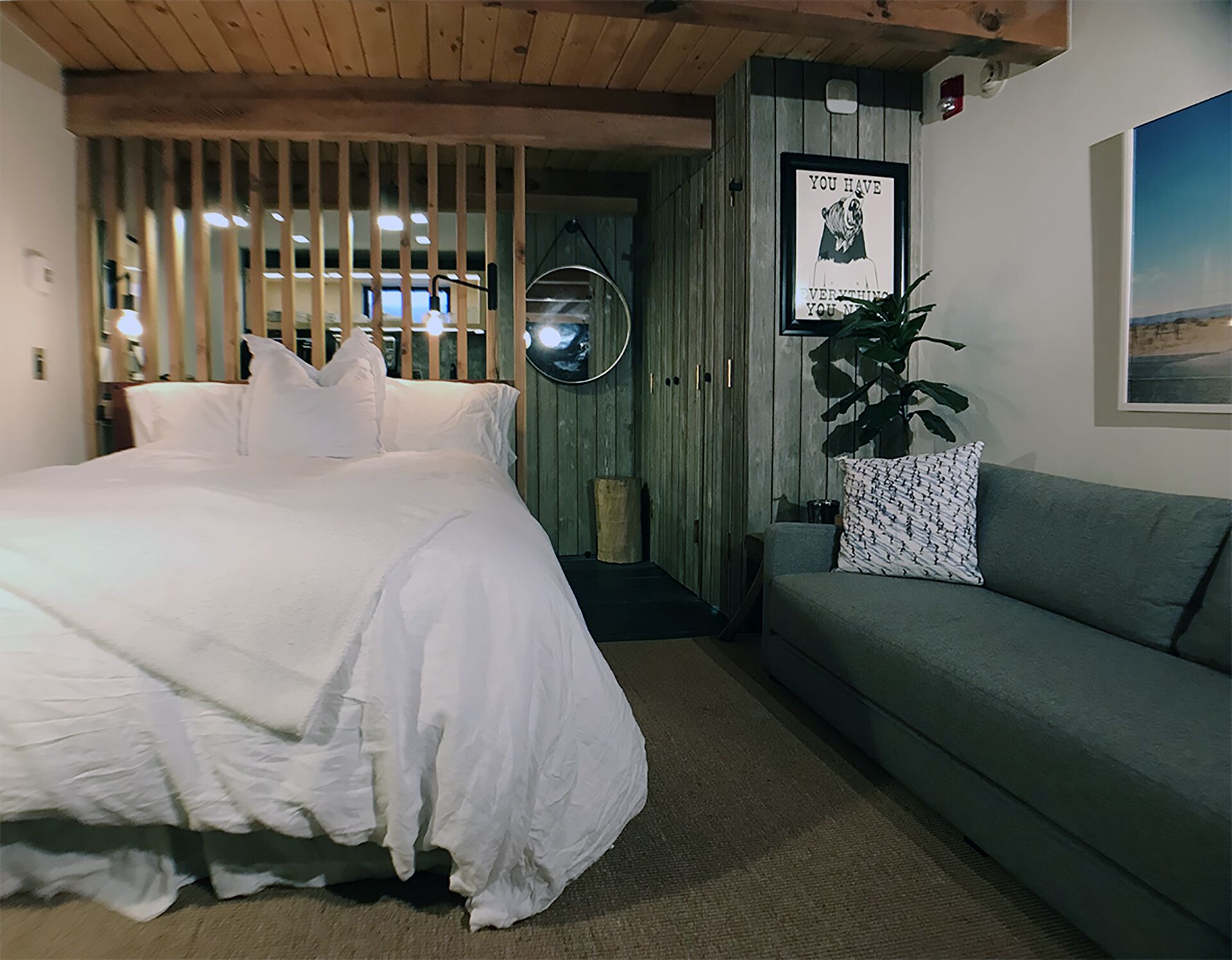 Downtown Aspen Luxe Studio. 3 Blocks to Gondola. Sleeps 2 Adults/1 Kid