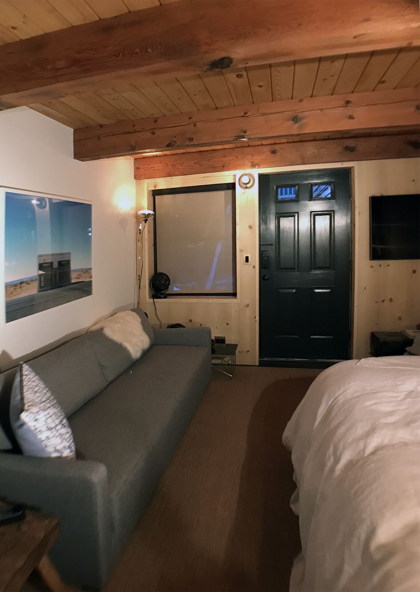 Downtown Aspen Luxe Studio. 3 Blocks to Gondola. Sleeps 2 Adults/1 Kid