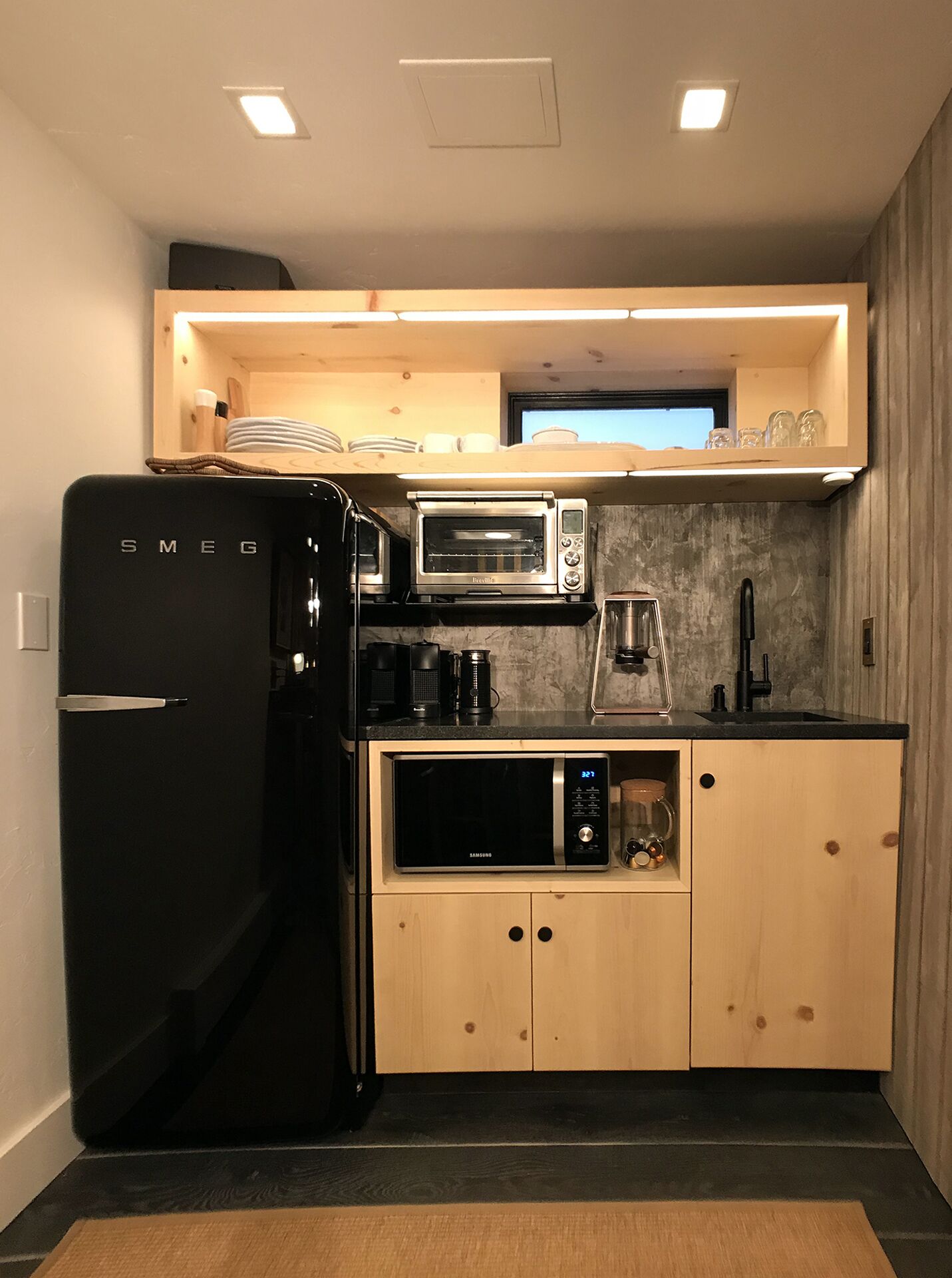 Downtown Aspen Luxe Studio. 3 Blocks to Gondola. Sleeps 2 Adults/1 Kid