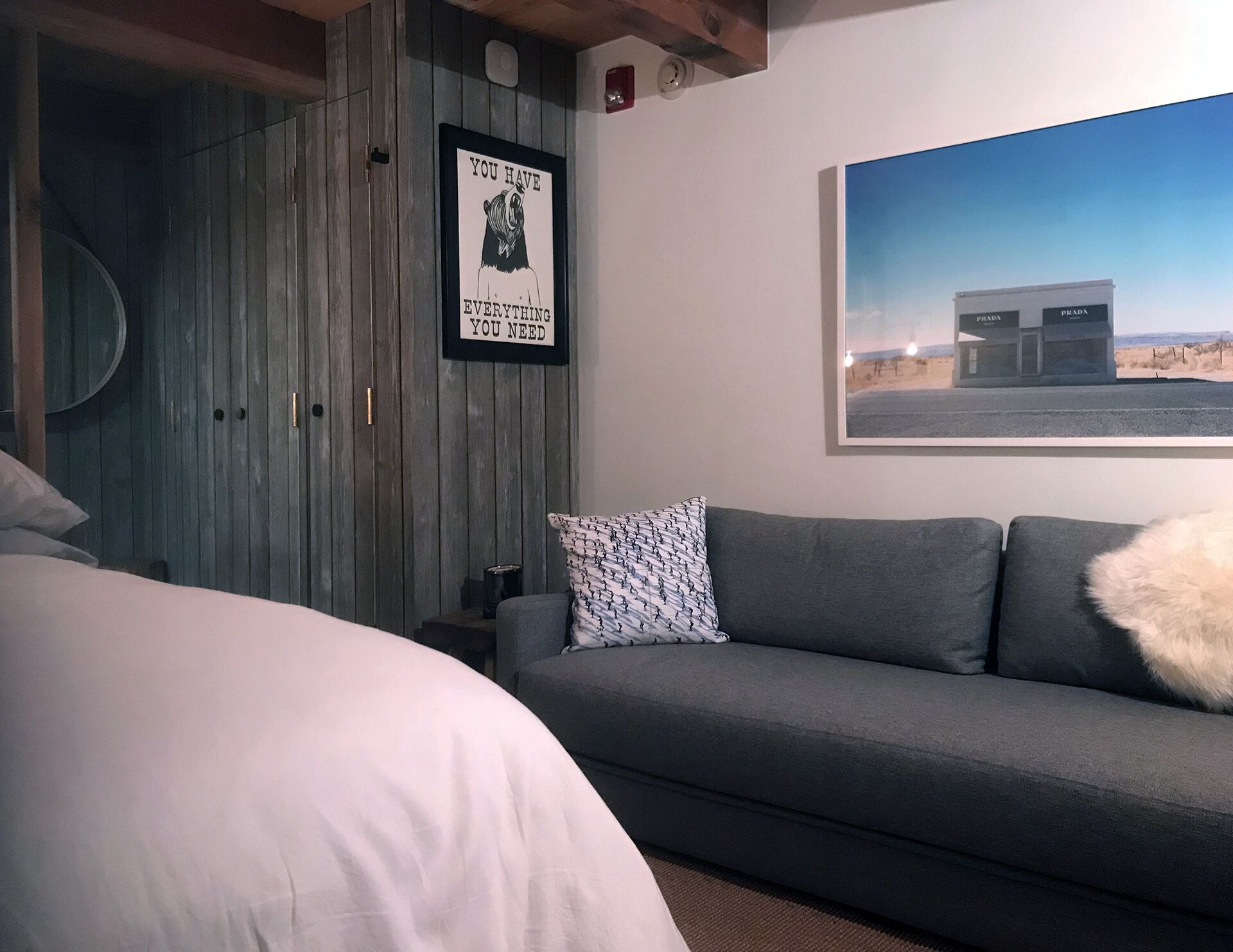 Downtown Aspen Luxe Studio. 3 Blocks to Gondola. Sleeps 2 Adults/1 Kid