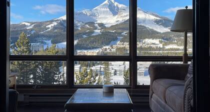 Indoor Private Hot Tub, Wood Fireplace, 2BR,2BA Great Views! Sleeps 5