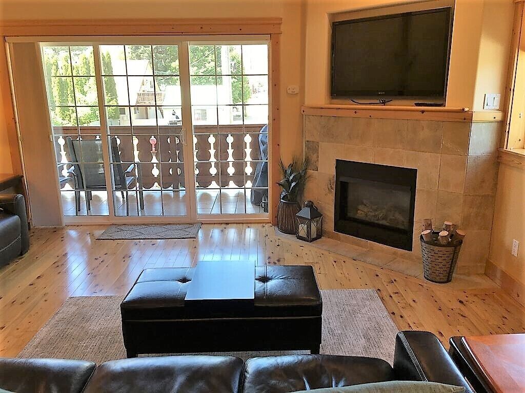 Festhalle Condo -Luxurious Downtown Bavarian Condo - Park and Walk to Everything