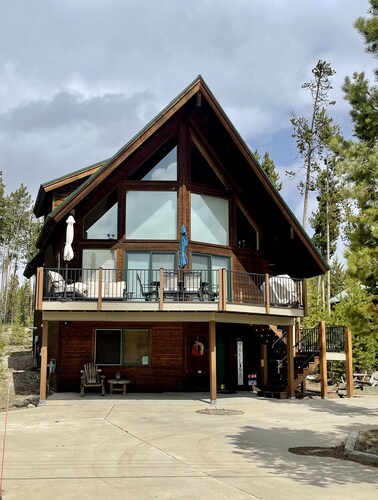 'The Grand Retreat' Exquisite Family Cabin 