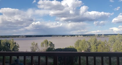 Amazing White Mountain Lake Townhome- 300 hehtaarin yksityinen järvi ulkopuolella Show Low, AZ