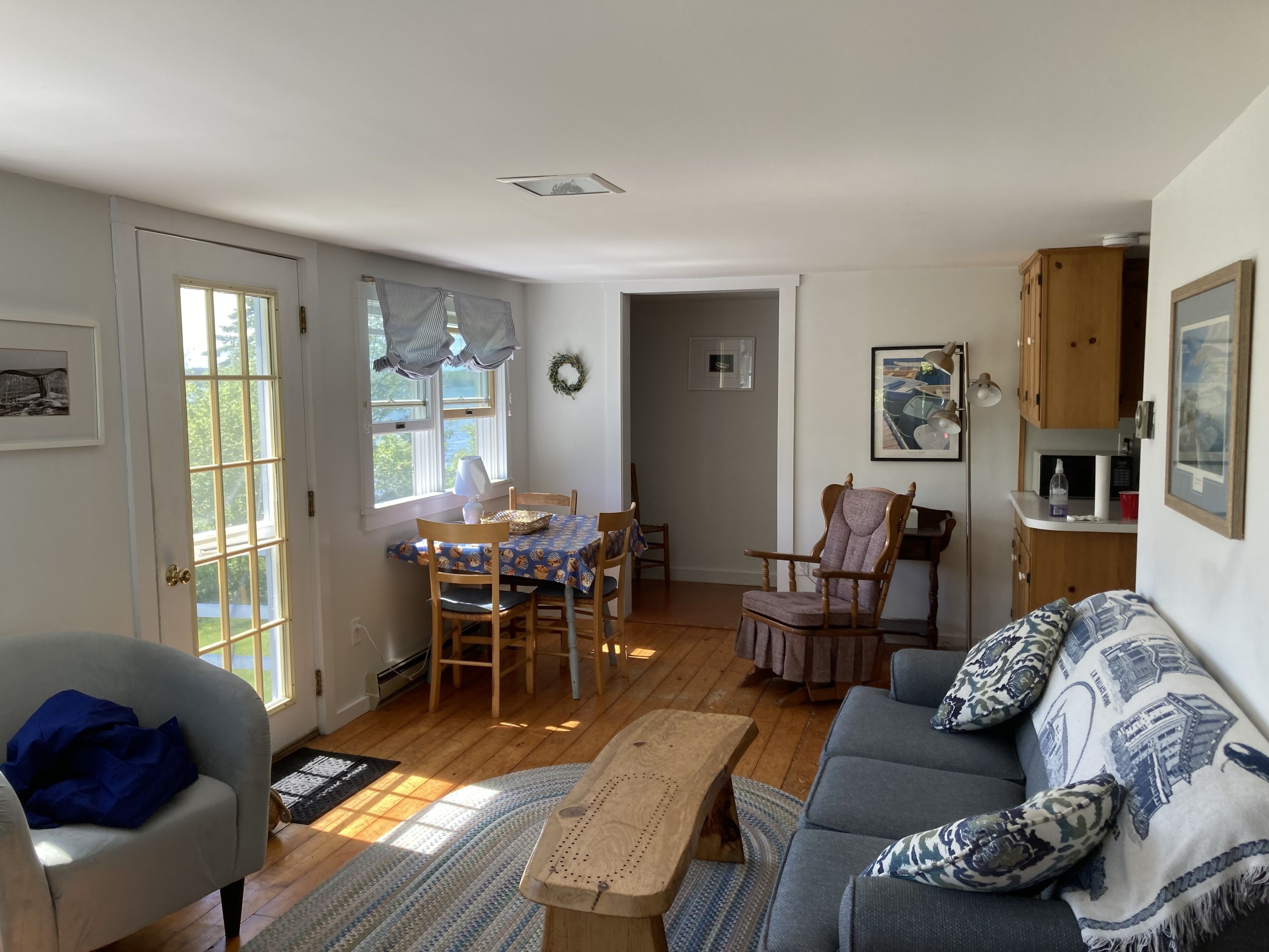 Smart TV, DVD player, books