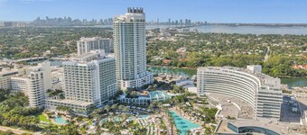 Sorrento @Fontainebleau Oceanview Double Wide Balcony Full Kitchen. Washer/Dryer