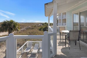 Outdoor dining - Oceanfront Cottage, Steps from Beach, with Sundeck & Pet friendly. (Tybee Island)