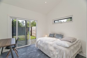 2 bedrooms, desk, free WiFi, bed sheets