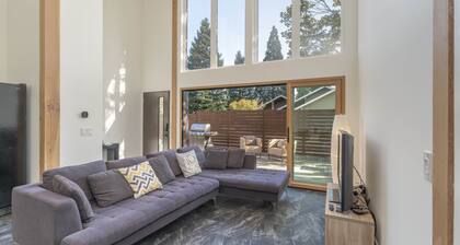 Modern 2BR-2Bath, Pet ok, 3 min to Bellevue Square, WIFI, 30-90 days ok, Oct %