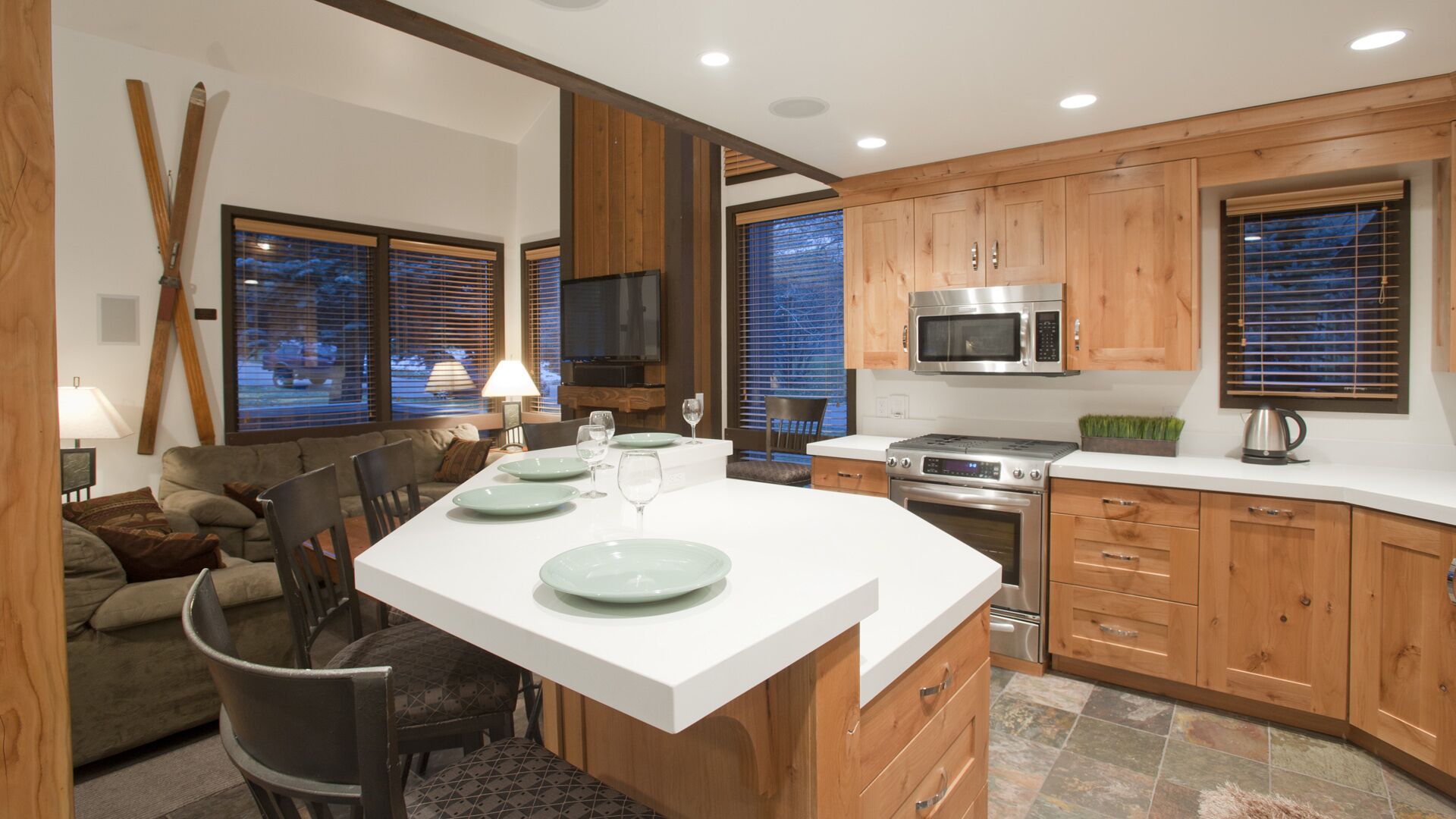 雪櫃、微波爐、焗爐、爐具