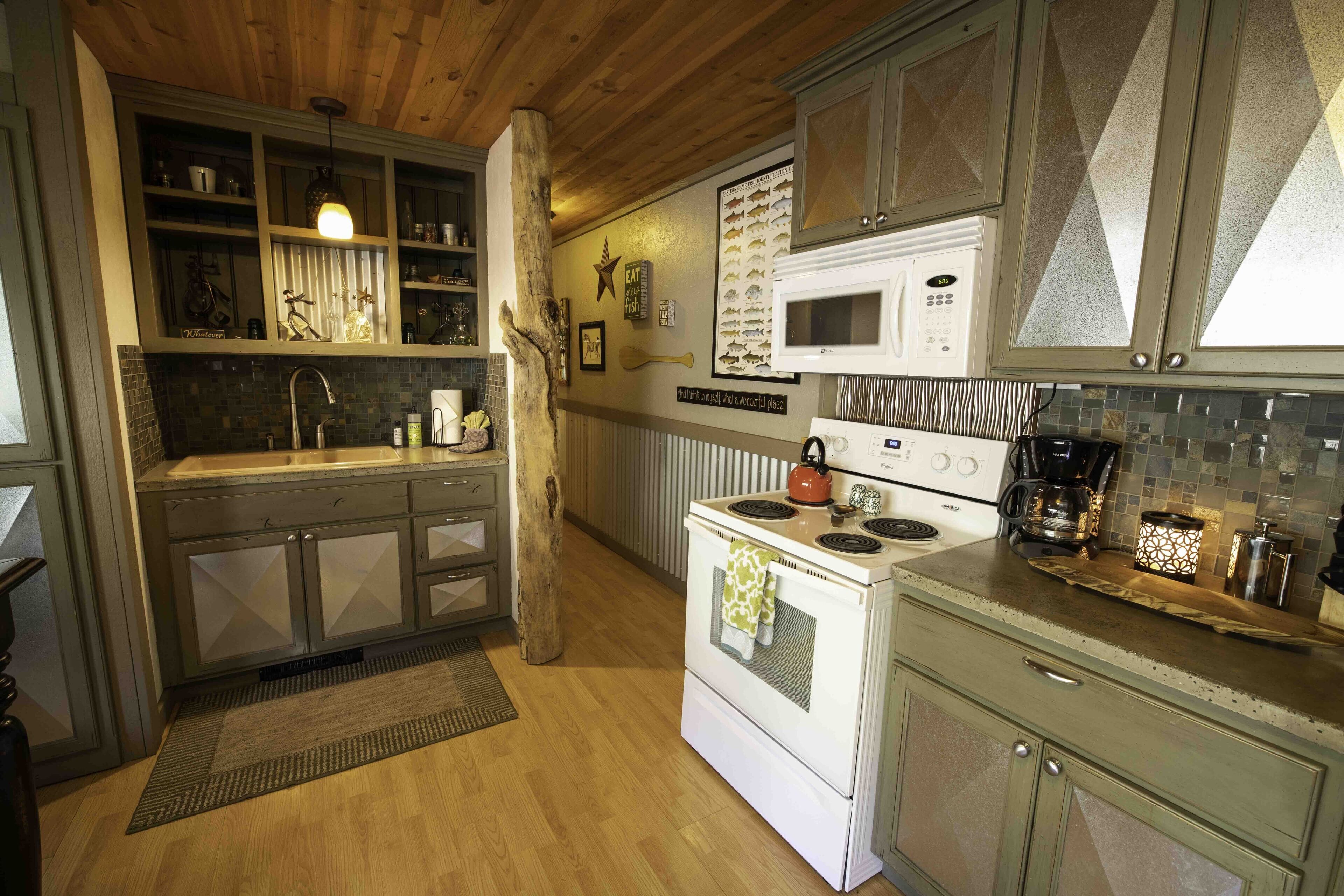 Inbody Hideaway River Front Vacation Rental - Ease into Relaxation