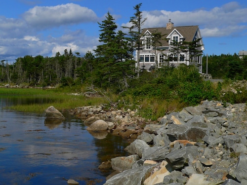 Wunderschönes Cottage am Meer mit Pfosten und Balken und allen modernen Annehmlichkeiten