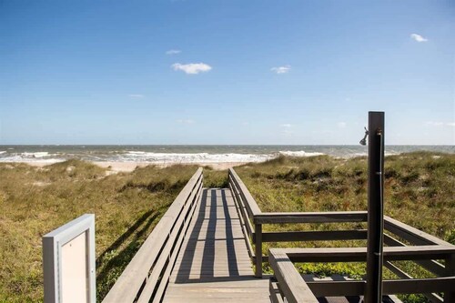 Neu renovierte Oceanfront Condo mit direktem Zugang zum Strand