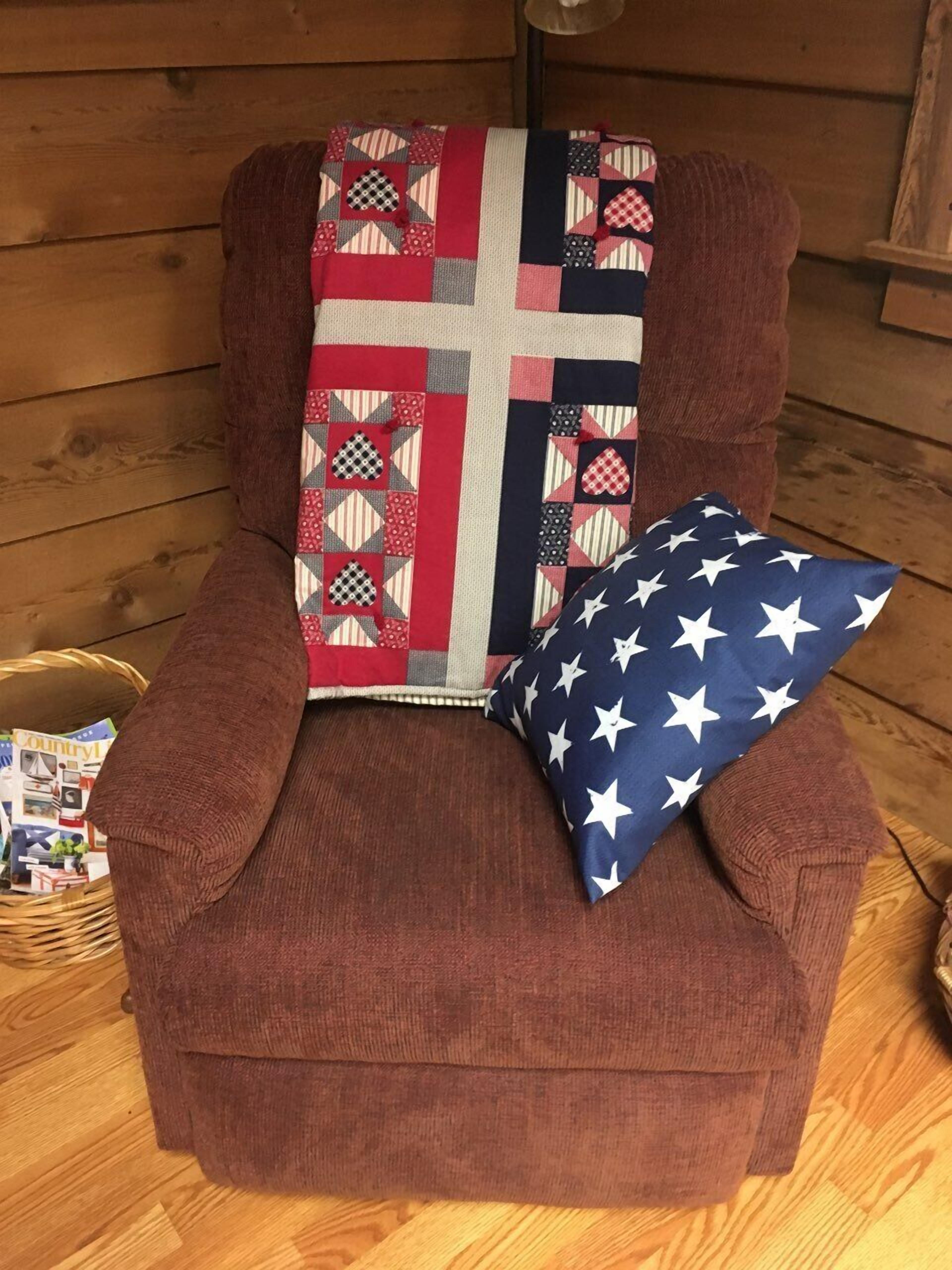 Cute Rustic Cabin, 1 Br; Within Sight Of Beautiful Kentucky Lake