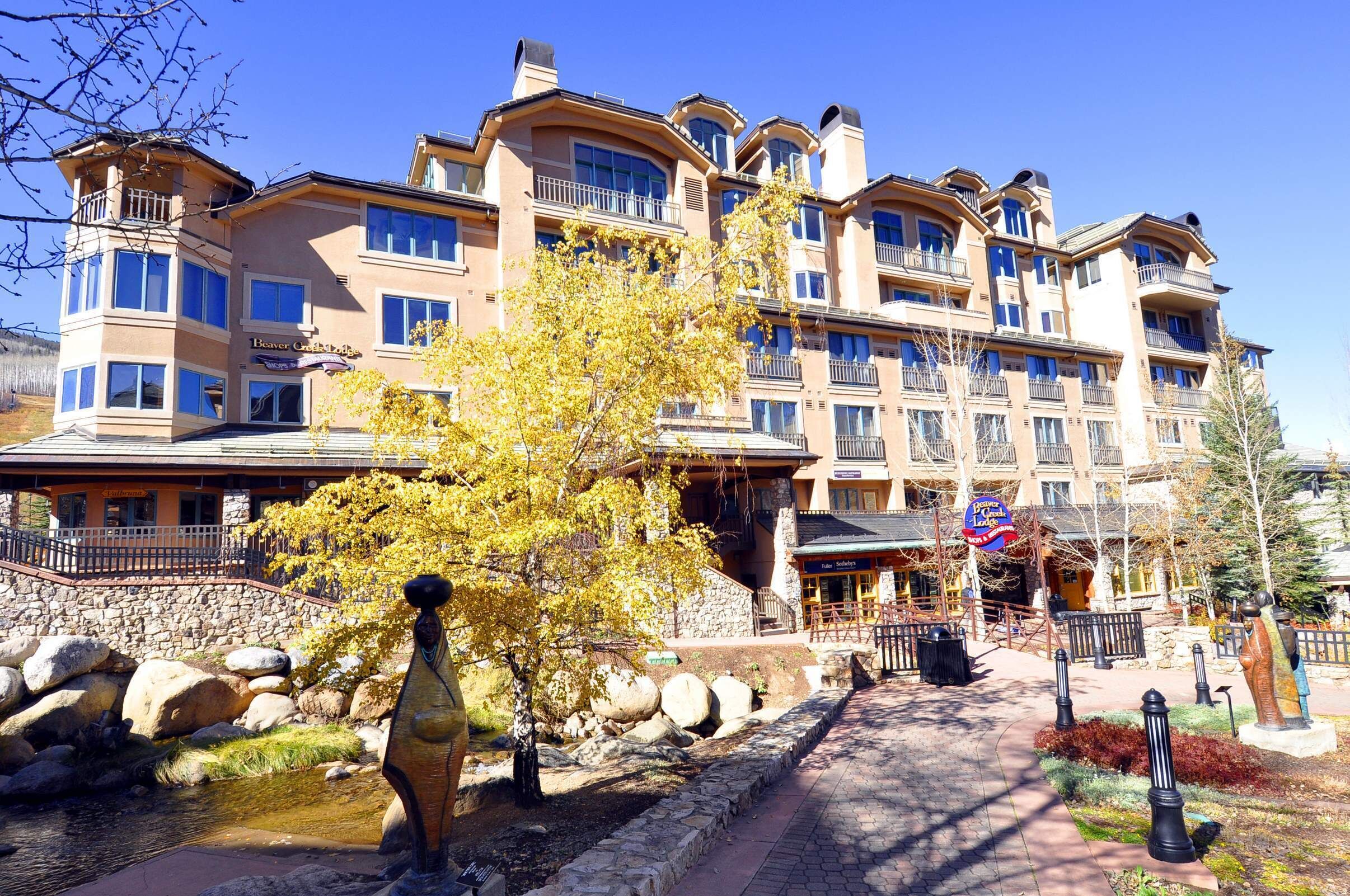 STUNNING Renovation - Platinum Penthouse in Village Ski I\/O Hot Tub W\/ Mtn. View