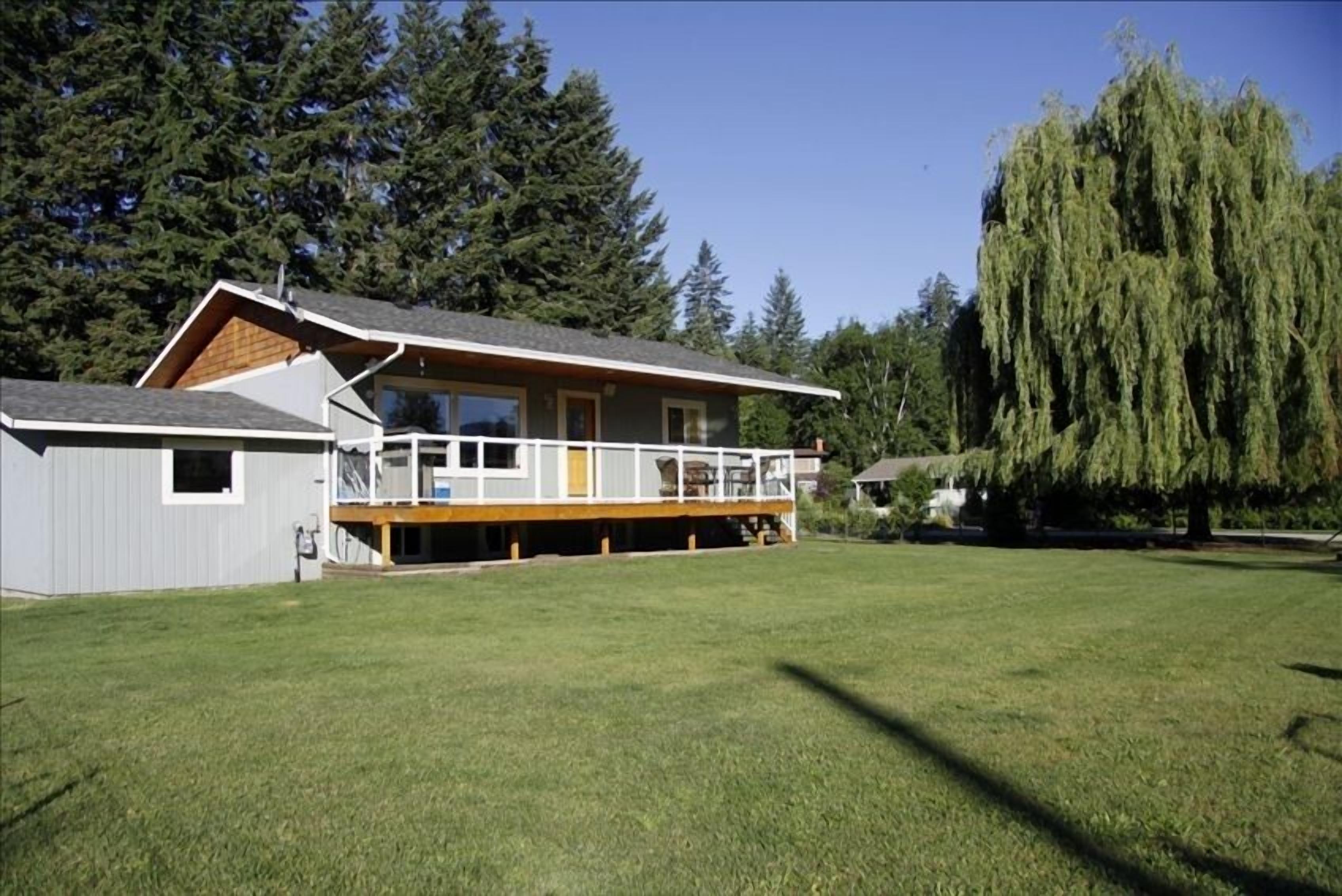 Steps from Shuswap Lake 'Blind Bay Vacation Rental'