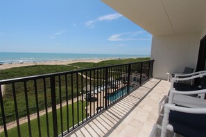 Property grounds - Shore to Please - Condo 402: A cozy oceanfront  2-bedroom retreat in South Padre Island. (South Padre Island)