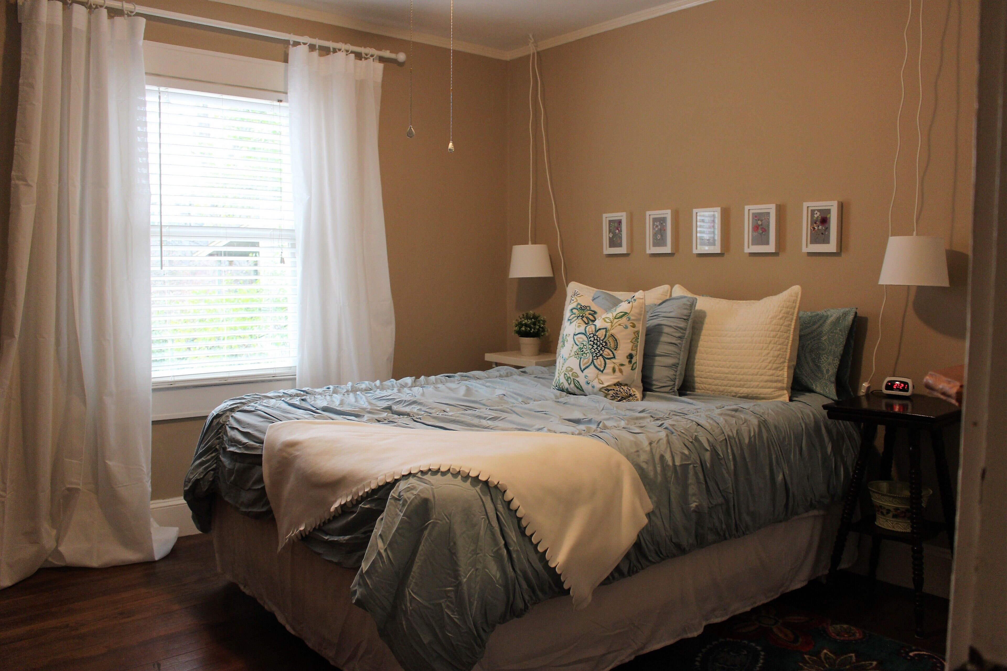 Hudson's Birdhouse-Quaint Bungalow in Historic "Old Town" downtown Cartersville