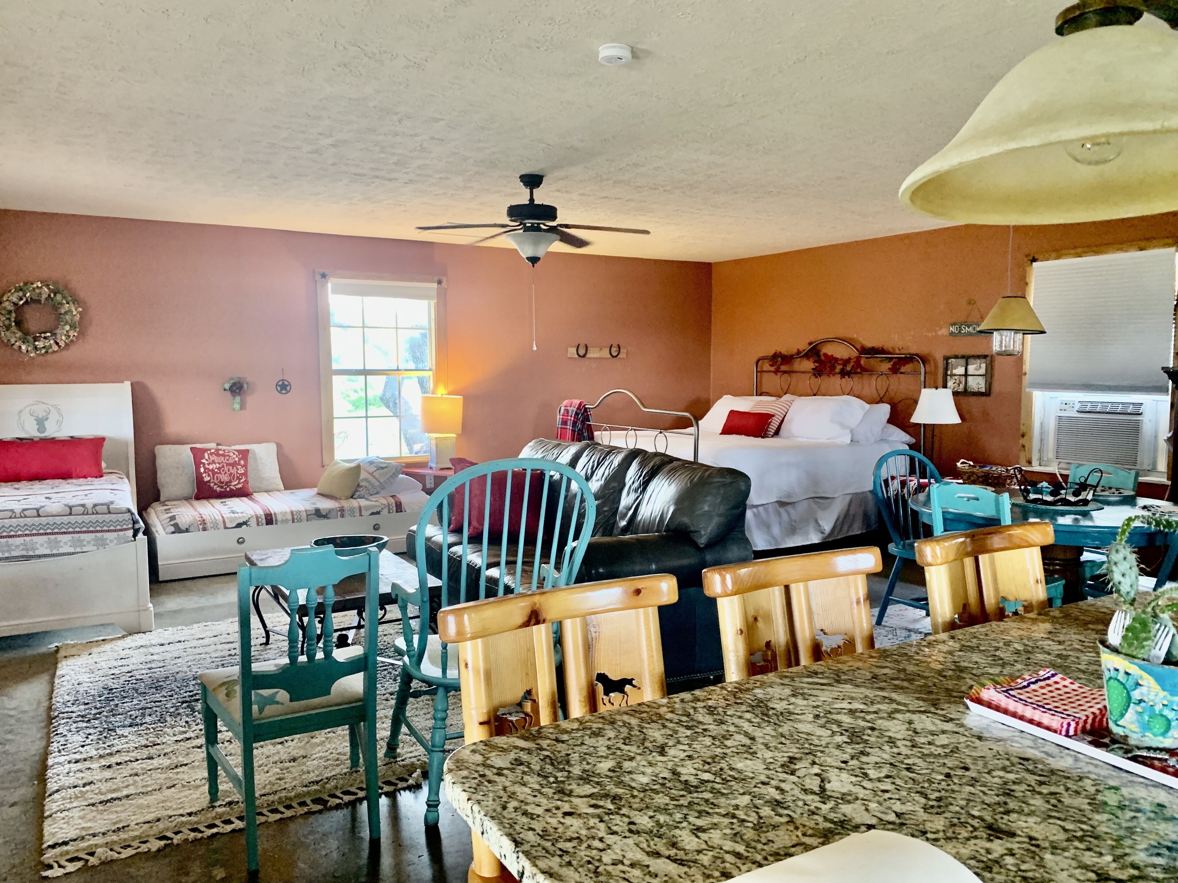 Fredericksburg, Willow City Loop, Horseshoe Bay, Johnson City, Mountain Views!!