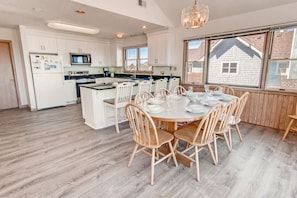 Dining - Oceanfront Dog Friendly Home with Private Pool, Hot Tub, Game Room, Basketball (Salvo)