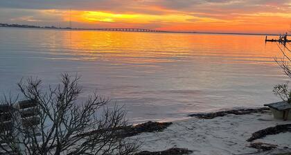 Rentoudu ja nauti tästä yksityisestä sijainnista Hampton Baysissa