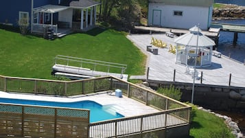 Alberca al aire libre y alberca climatizada