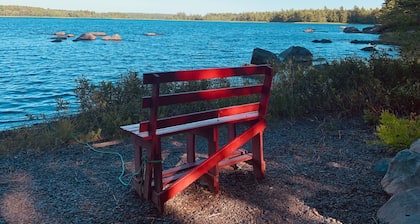 Tranquilo lago frente al paraíso en Ponhook en el corazón de Nueva Escocia