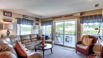 電視、壁爐、電子遊戲、DVD 播放機