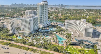 Ocean view corner suite. full kitchen, washer & dryer, 2 full bathrooms