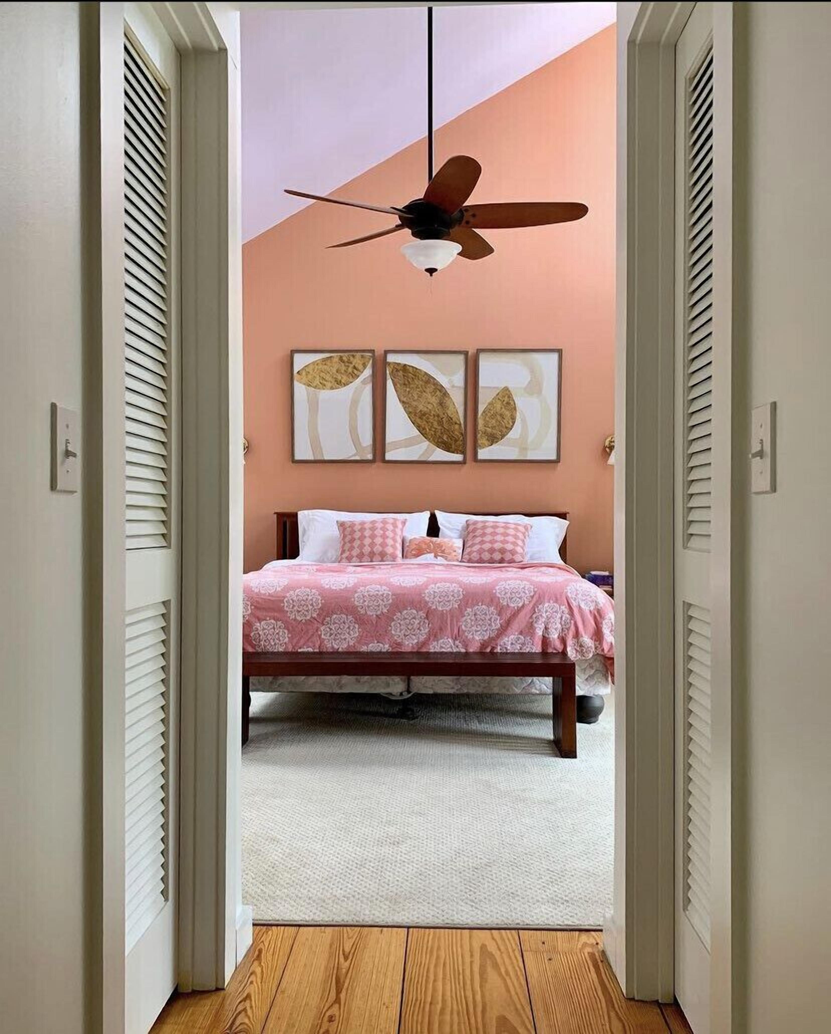 Lakefront 4-Season Stunning Home and Guest House W/Tennis Court & Full Gym