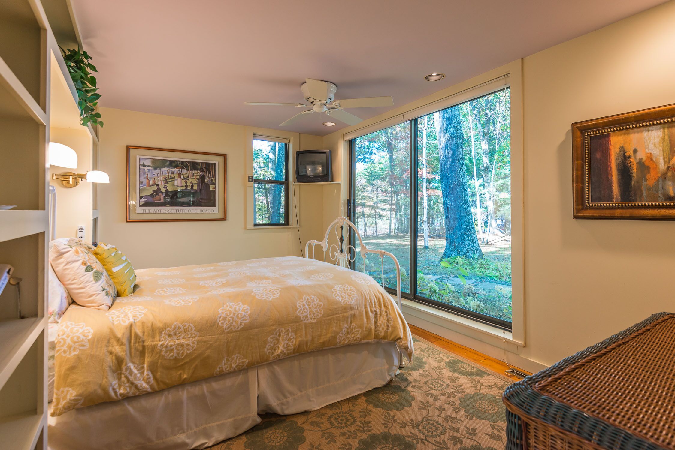 Lakefront 4-Season Stunning Home and Guest House W/Tennis Court & Full Gym