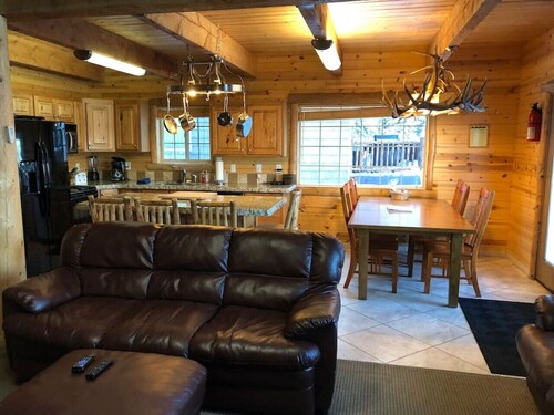 West Yellowstone  · 3 Smart TVs Hot Tub Golf Course Yellowstone