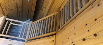 West Yellowstone  · 3 Smart TVs Hot Tub Golf Course Yellowstone