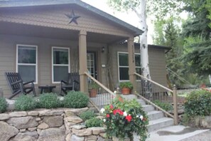 Exterior - COTTAGE ON THE CREEK VACATION RENTAL. Sleeps 4. Beautiful views. Riverside deck. Fishing. (South Fork)