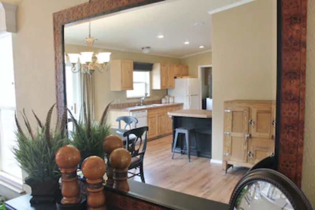 COTTAGE ON THE CREEK VACATION RENTAL. Sleeps 4. Beautiful views. Riverside deck. Fishing.